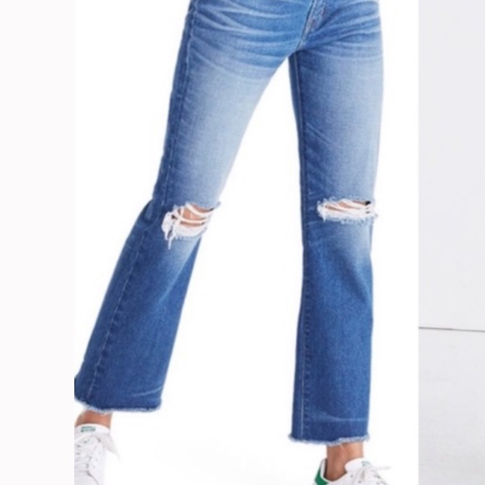 Sold 💙 Madewell 11” high riser crop flares